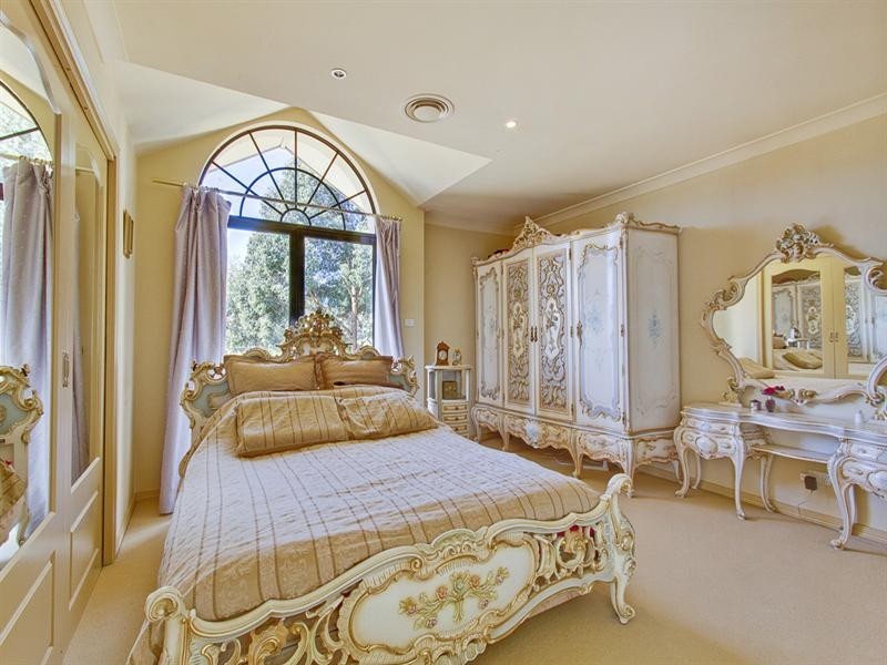 6 Hillsborough Way, Baulkham Hills NSW 2153