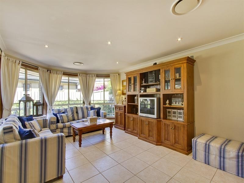 4 Vivaldi Place, Beaumont Hills NSW 2155