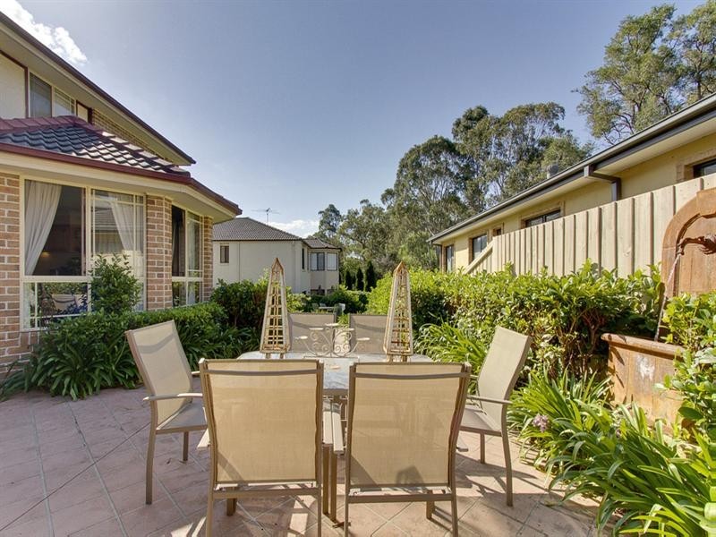 4 Vivaldi Place, Beaumont Hills NSW 2155