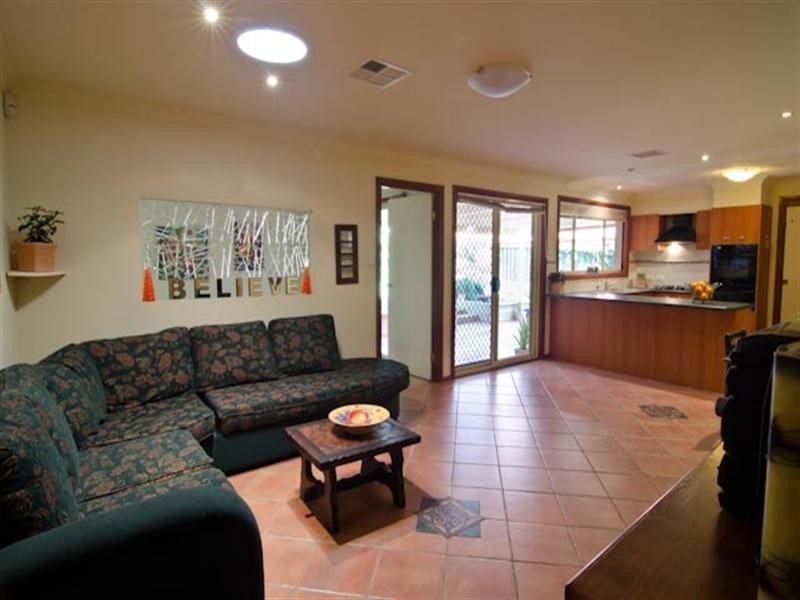 8 Minerva Crescent, Beaumont Hills NSW 2155