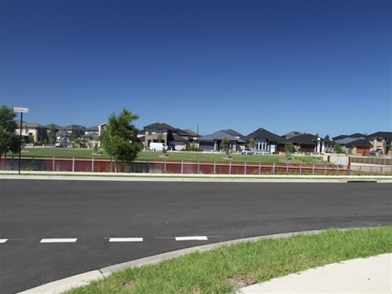 7 Meander Crescent, The Ponds NSW 2769