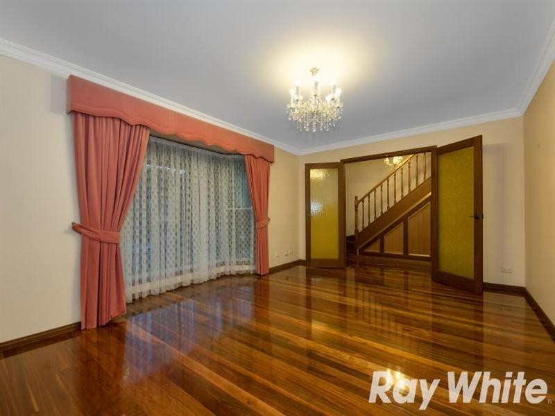 15 Winchcombe Place, Castle Hill NSW 2154