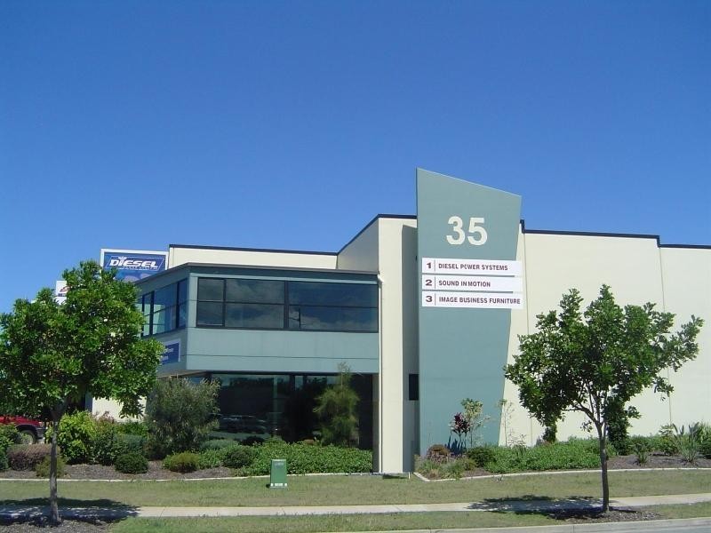 35 Premier Circuit, Warana QLD 4575