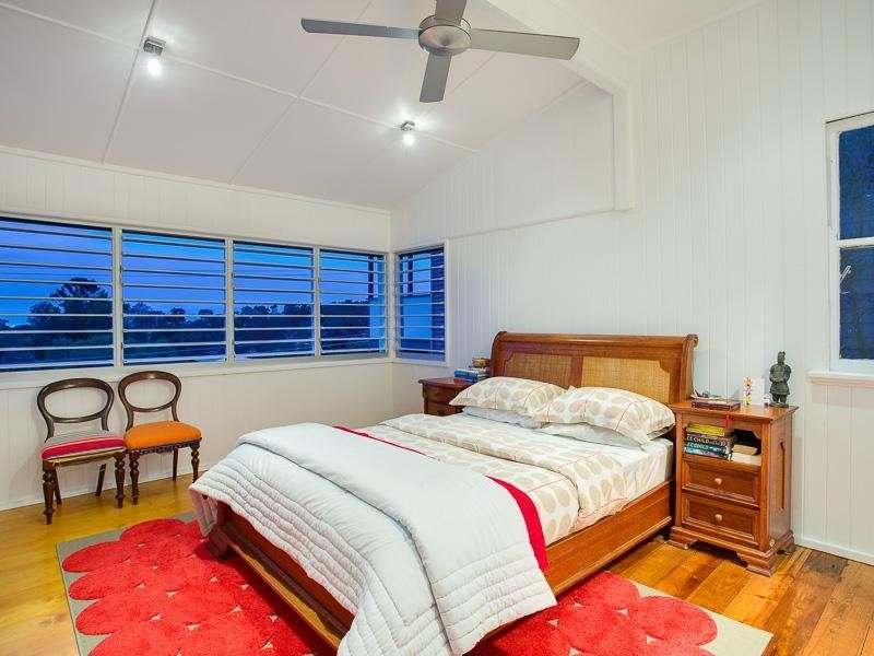 21 Hipwood Street, Norman Park QLD 4170