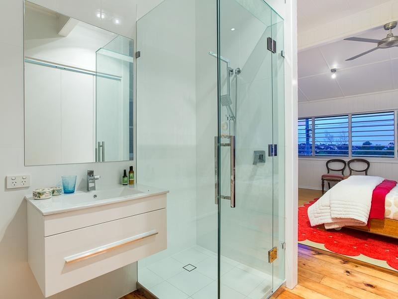 21 Hipwood Street, Norman Park QLD 4170