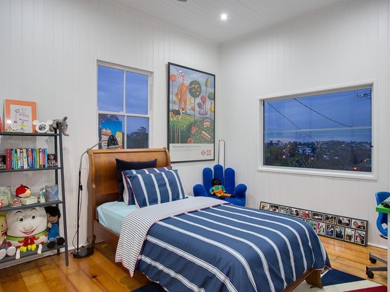 21 Hipwood Street, Norman Park QLD 4170