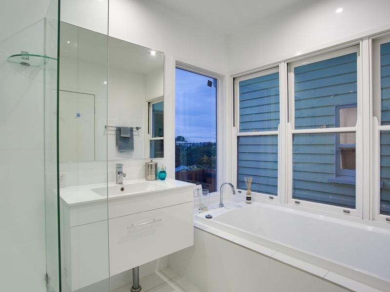 21 Hipwood Street, Norman Park QLD 4170