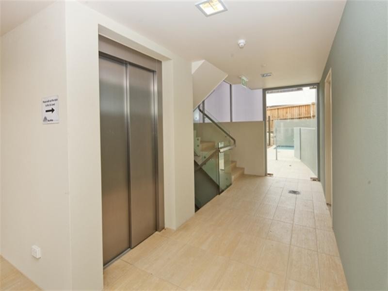 4/232 Oxford Street, Balmoral QLD 4171