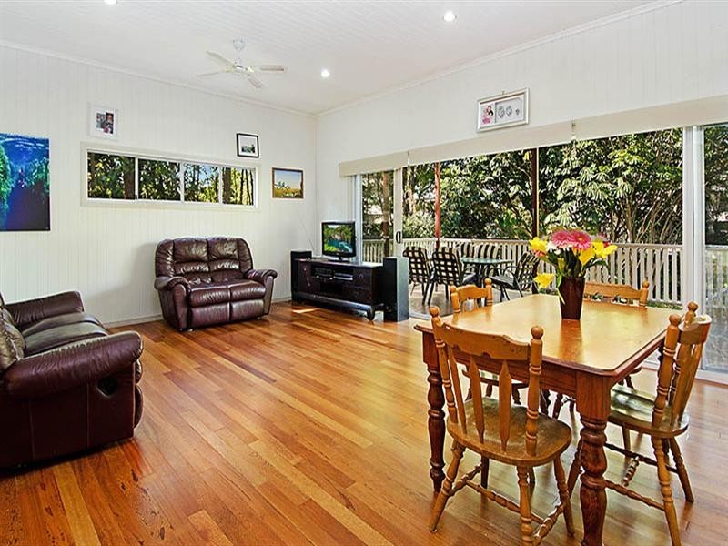 20 Houthem Street, Camp Hill QLD 4152
