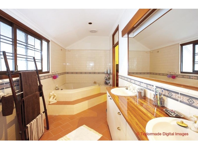 41 Riddings Street, Coorparoo QLD 4151