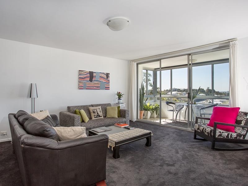 17/84 Norman Crescent, Norman Park QLD 4170