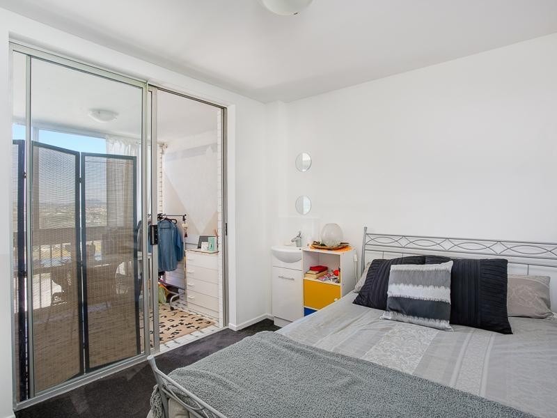 17/84 Norman Crescent, Norman Park QLD 4170