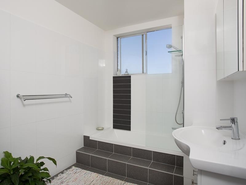 17/84 Norman Crescent, Norman Park QLD 4170