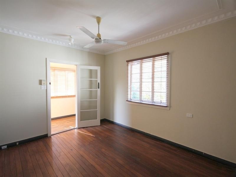 9 Riding Road, Hawthorne QLD 4171