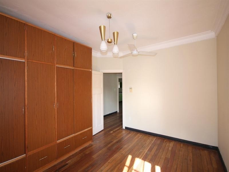 9 Riding Road, Hawthorne QLD 4171