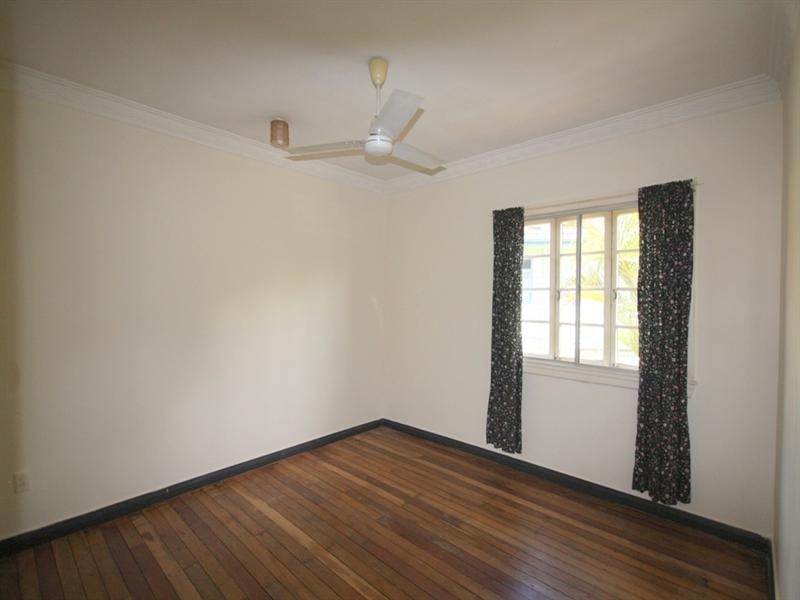 9 Riding Road, Hawthorne QLD 4171