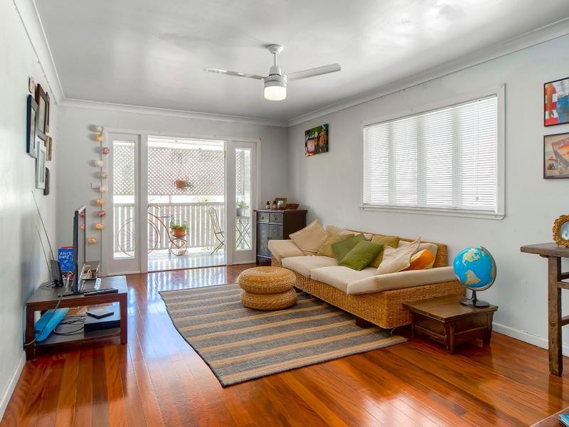 44 McIlwraith Avenue, Norman Park QLD 4170