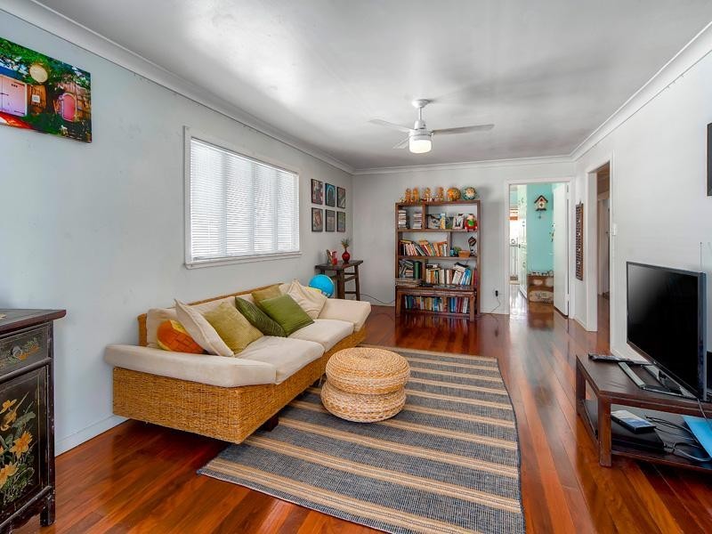 44 McIlwraith Avenue, Norman Park QLD 4170