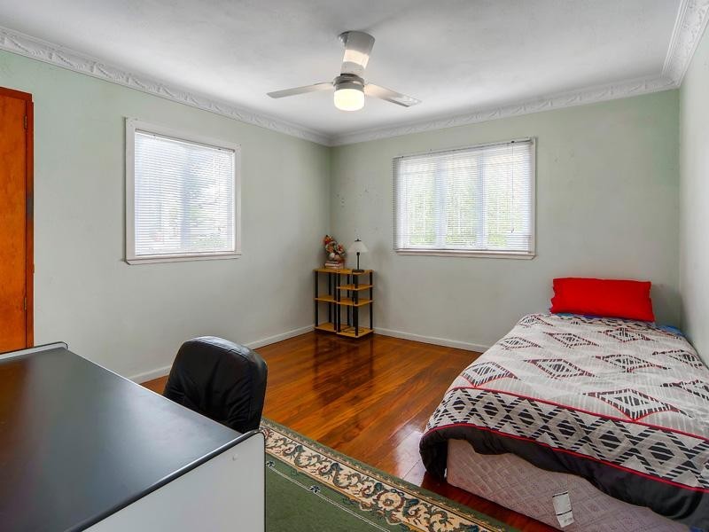 44 McIlwraith Avenue, Norman Park QLD 4170