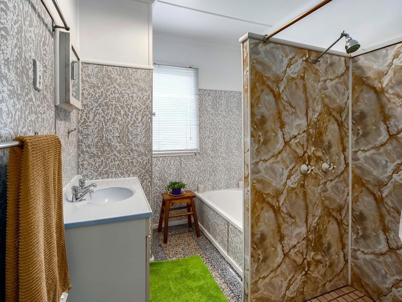 44 McIlwraith Avenue, Norman Park QLD 4170