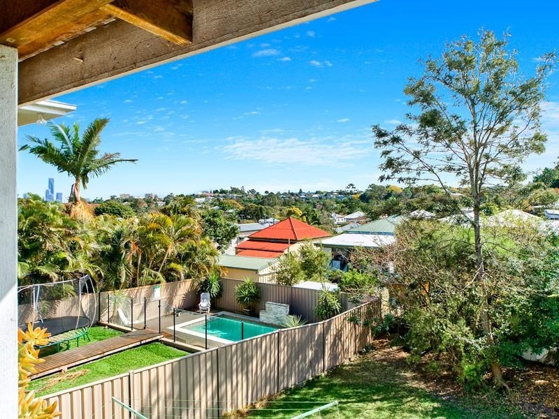 44 McIlwraith Avenue, Norman Park QLD 4170