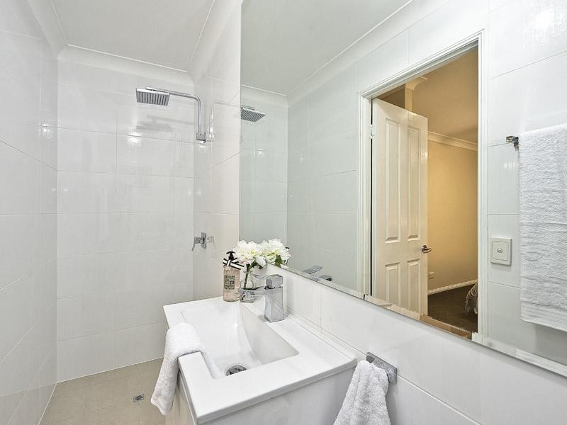 11 Caswell Street, East Brisbane QLD 4169