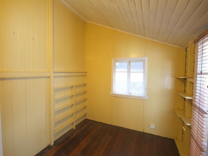 8 Monmouth Street, Morningside QLD 4170