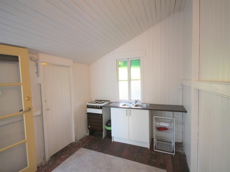 8 Monmouth Street, Morningside QLD 4170