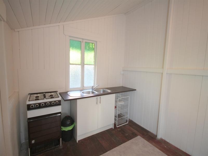 8 Monmouth Street, Morningside QLD 4170
