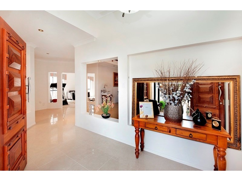 18 Russell Avenue, Norman Park QLD 4170