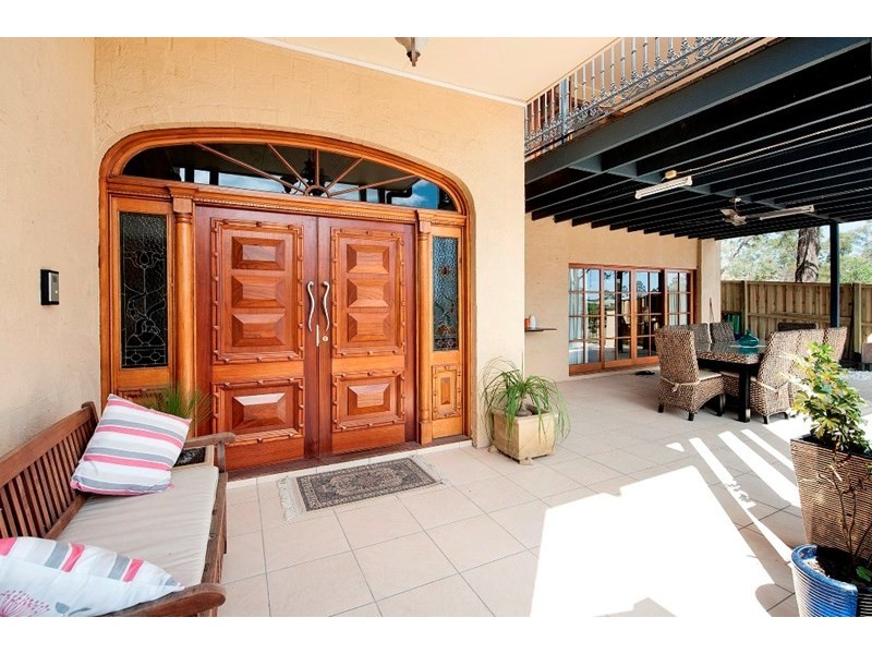 18 Russell Avenue, Norman Park QLD 4170