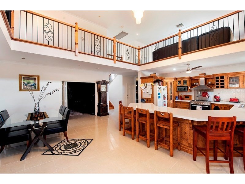 18 Russell Avenue, Norman Park QLD 4170