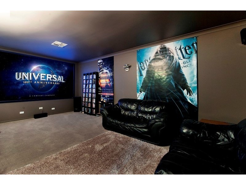 18 Russell Avenue, Norman Park QLD 4170