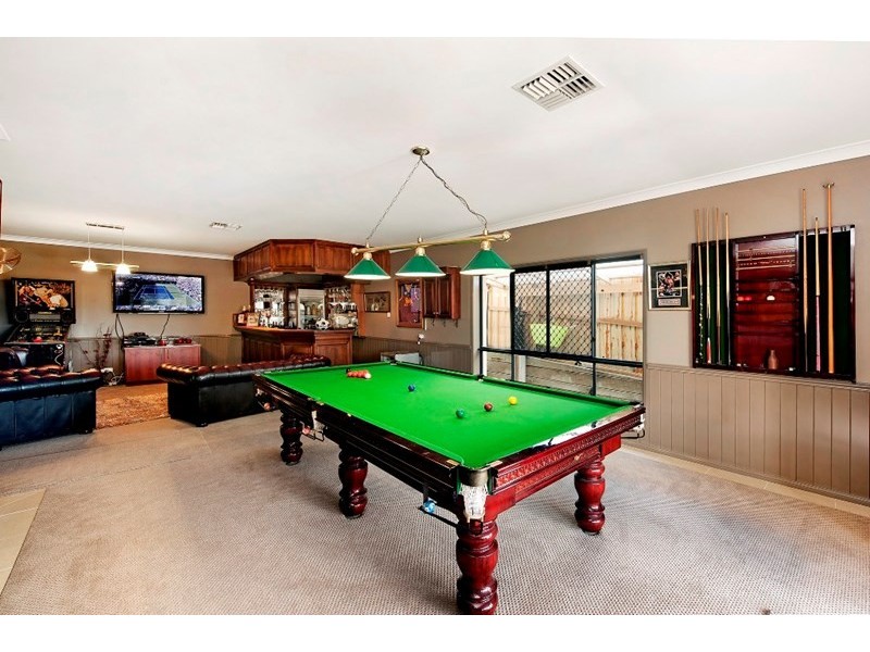 18 Russell Avenue, Norman Park QLD 4170