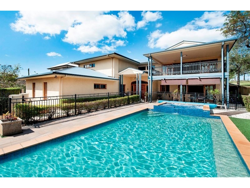 18 Russell Avenue, Norman Park QLD 4170