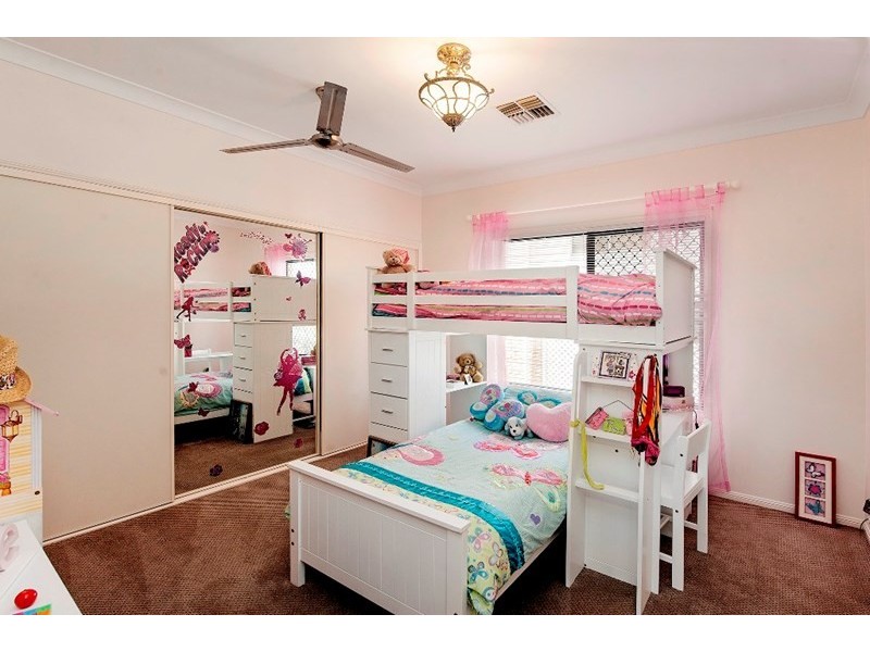 18 Russell Avenue, Norman Park QLD 4170