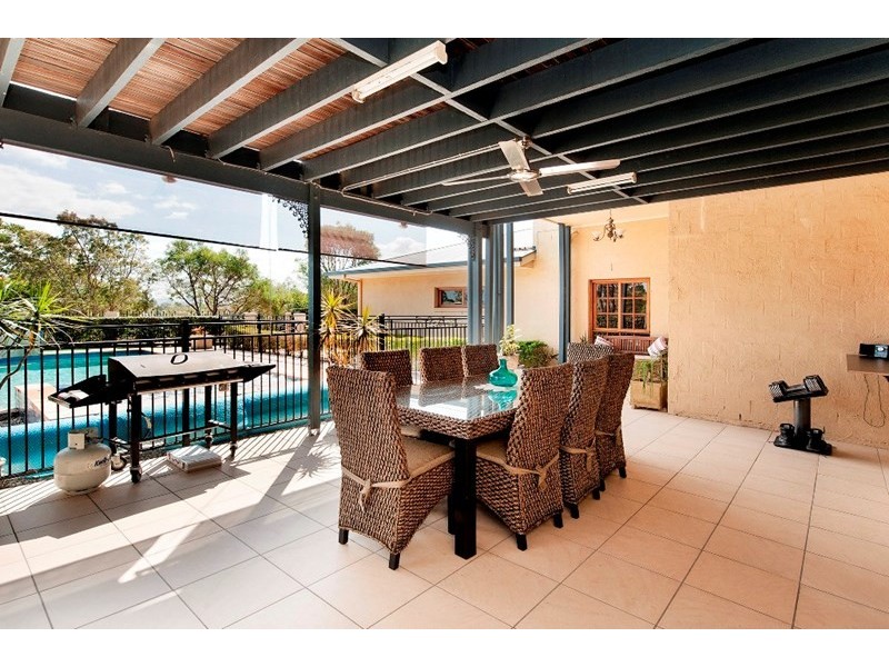 18 Russell Avenue, Norman Park QLD 4170