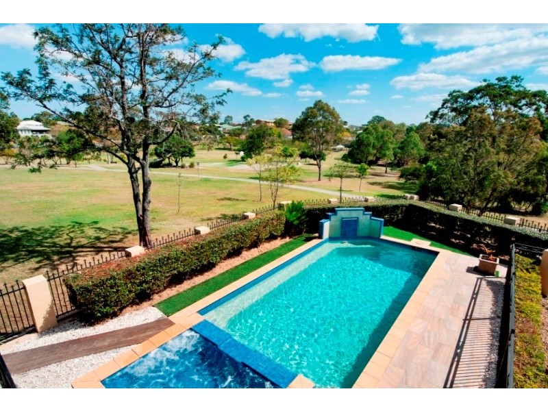 18 Russell Avenue, Norman Park QLD 4170