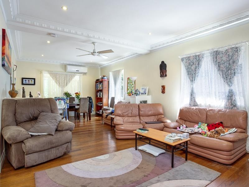 15 Daphne Street, Camp Hill QLD 4152