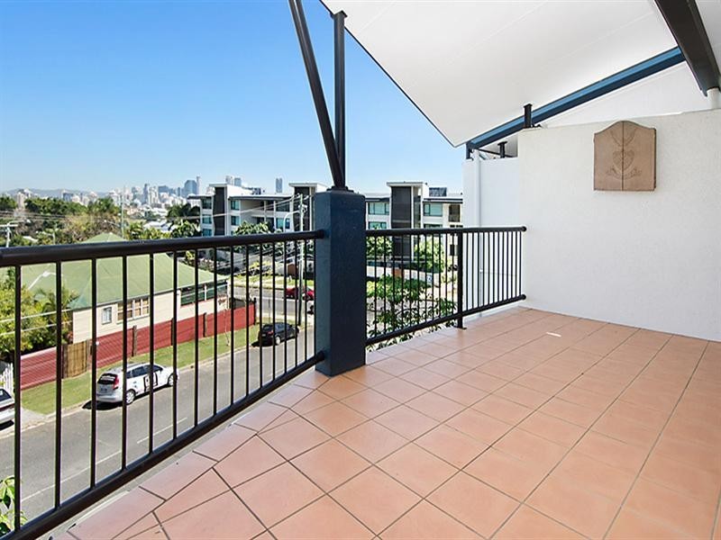 10/12 Norman Crescent, Norman Park QLD 4170