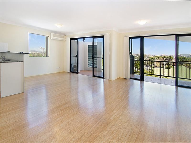 10/12 Norman Crescent, Norman Park QLD 4170