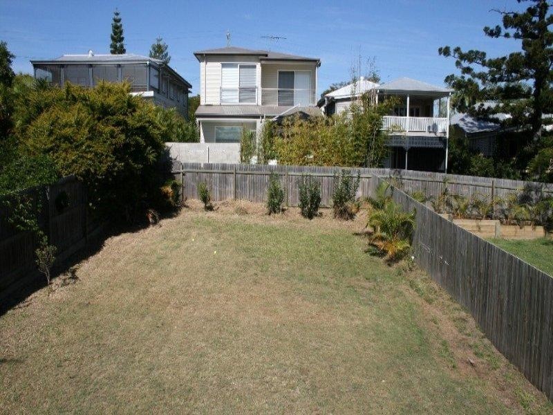 137 Macrossan Avenue, Norman Park QLD 4170