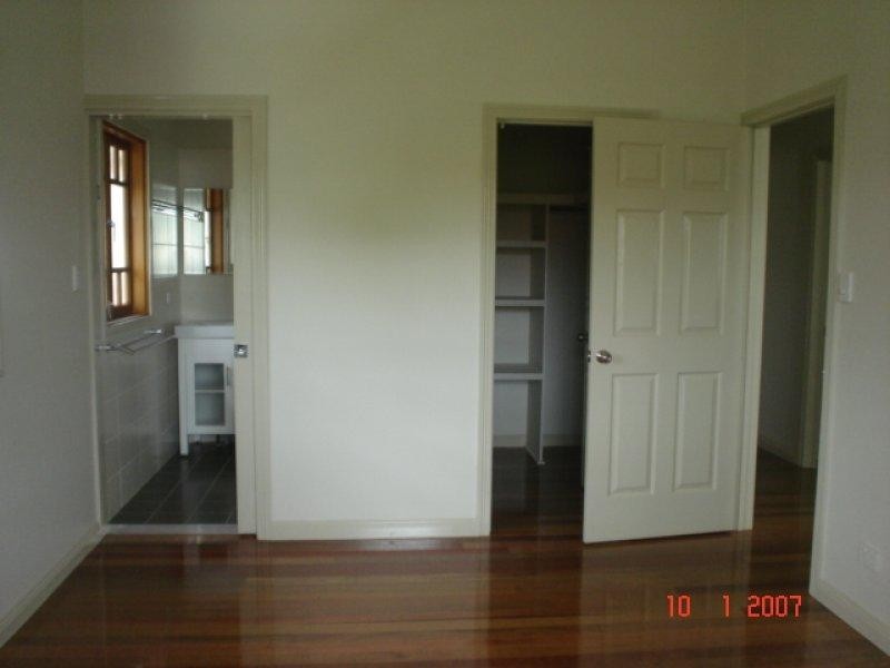 34 Macrossan Avenue, Norman Park QLD 4170