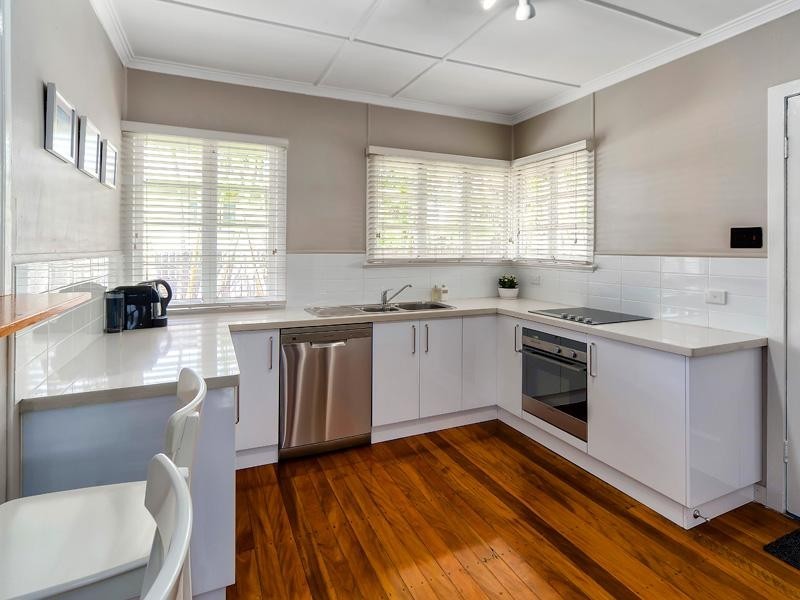 1 Dorothea Street, Cannon Hill QLD 4170