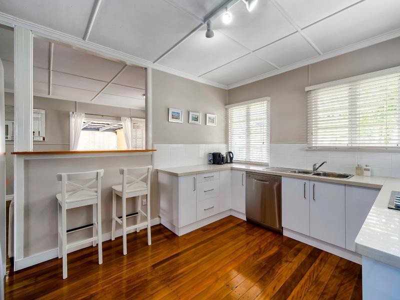 1 Dorothea Street, Cannon Hill QLD 4170