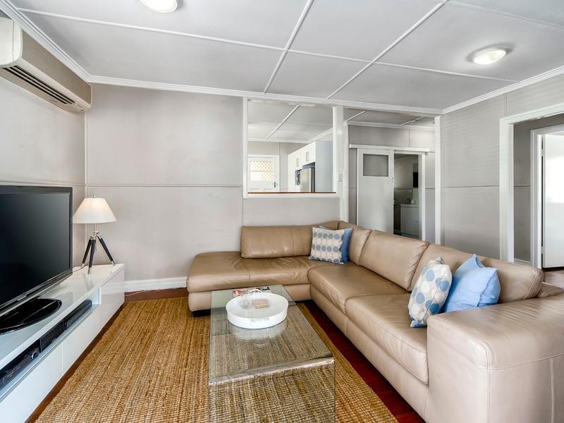 1 Dorothea Street, Cannon Hill QLD 4170