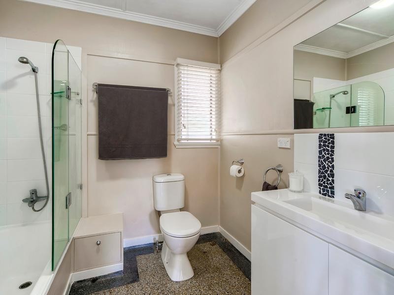 1 Dorothea Street, Cannon Hill QLD 4170