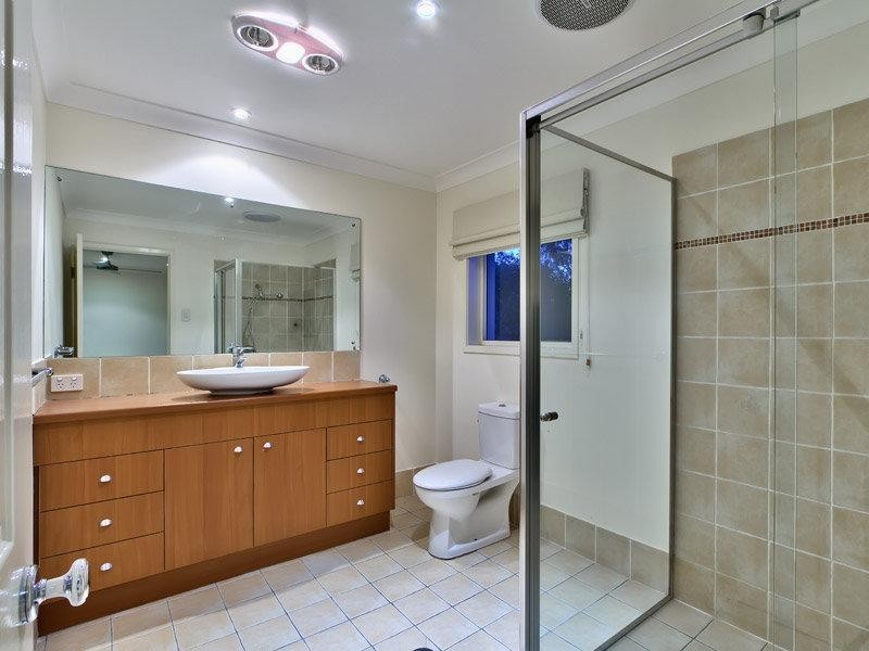 77 Malcolm Street, Hawthorne QLD 4171