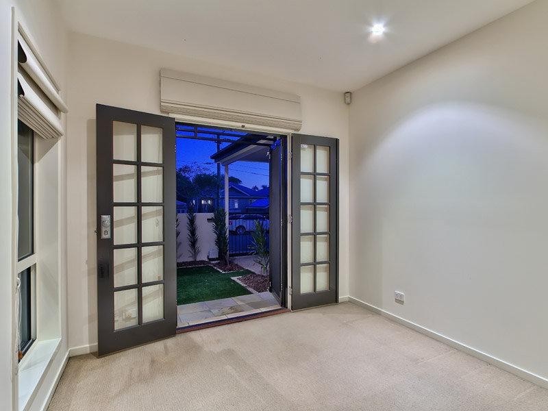 77 Malcolm Street, Hawthorne QLD 4171
