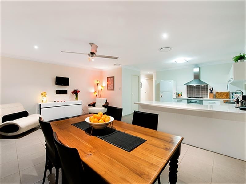 13 Ayr Street, Morningside QLD 4170